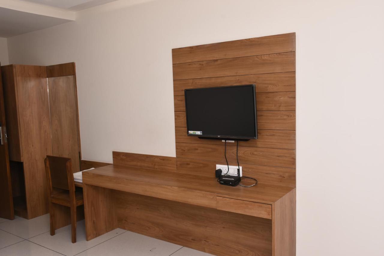 Hotel Golden Palace & Rooms Hālol Extérieur photo
