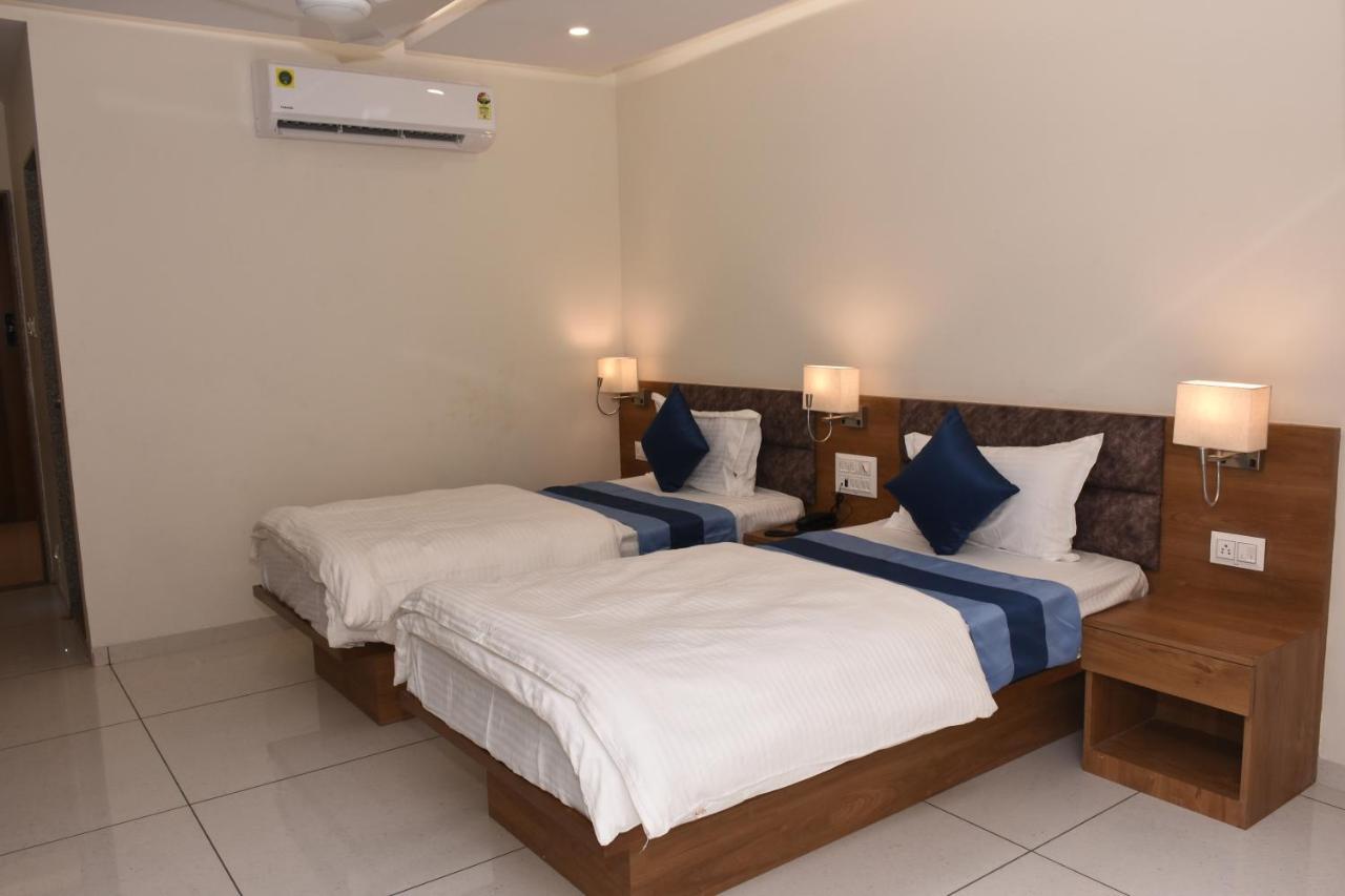 Hotel Golden Palace & Rooms Hālol Extérieur photo